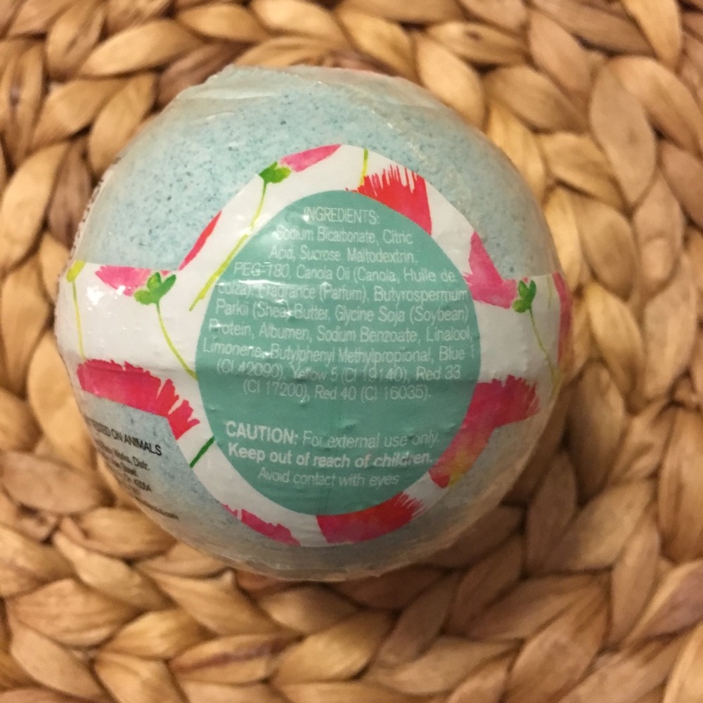 3/$25! NWT BATH BOMB - Picture 3 of 3